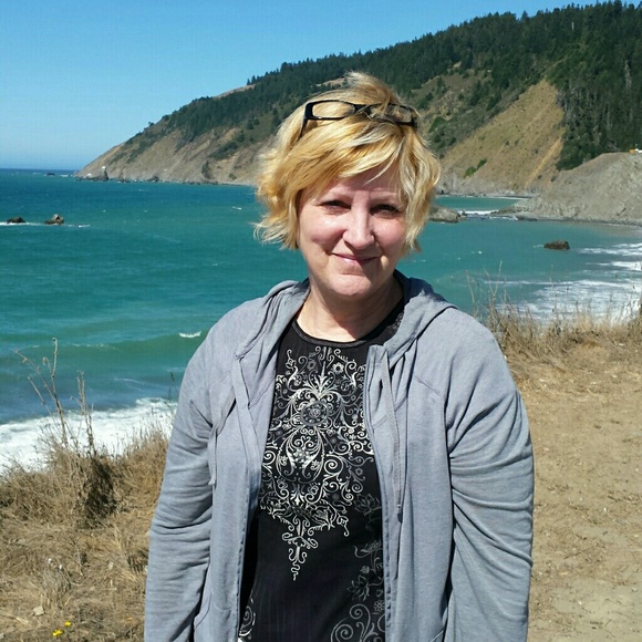 Meet your Posher, Tracy - Picture 1 of 1